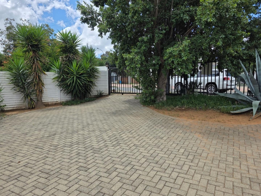6 Bedroom Property for Sale in Heuwelsig Free State